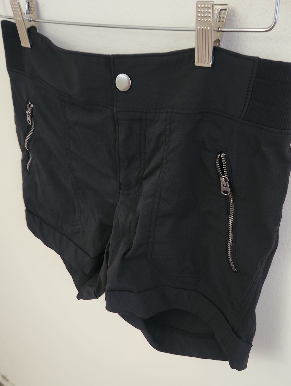 Athleta Trekkie Cuffed Black Hiking Shorts Zip Poxkets Size 8 - Picture 4 of 9